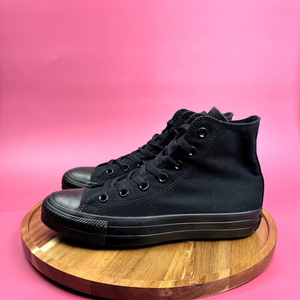 CONVERSE HIGH TOPS WOMENS SIZE 7